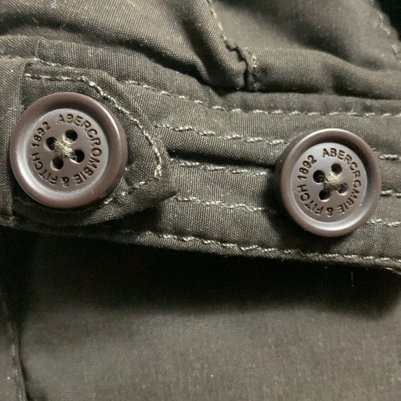 Abercrombie Puffy Vest Sz. L Fitted Snaps and Double Zip Pockets Detachable Hood - Picture 15 of 17